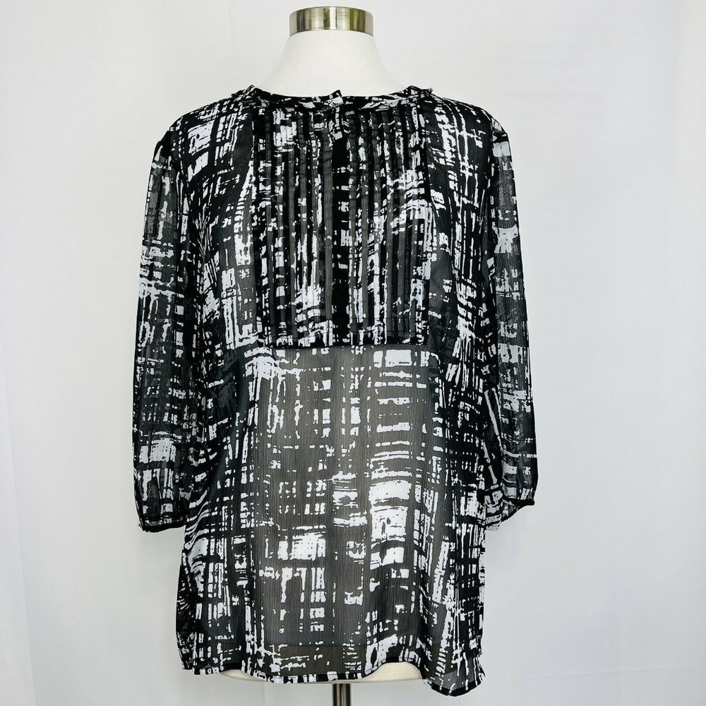 Chico’s L sz 2 Top Black White Print Sheer Hidden Snaps 3/4 Sleeve #F
